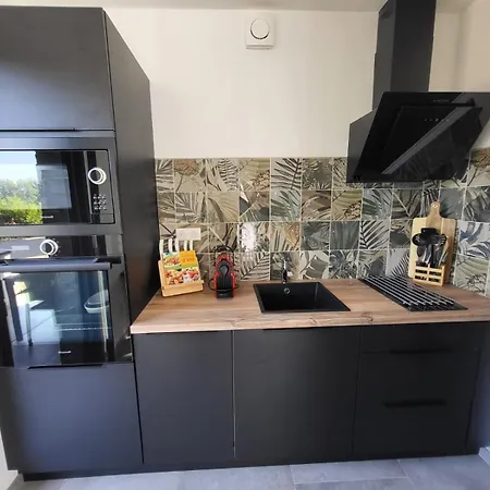 De Poujoles בית הארחה 3*