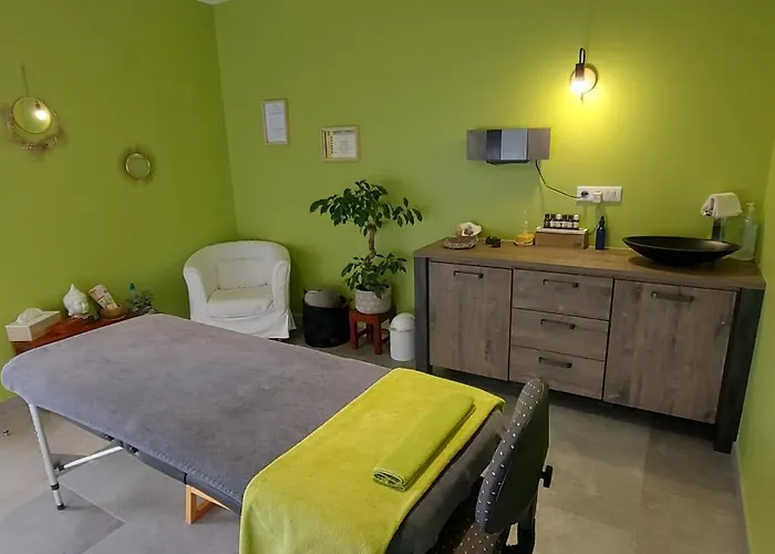 De Poujoles בית הארחה