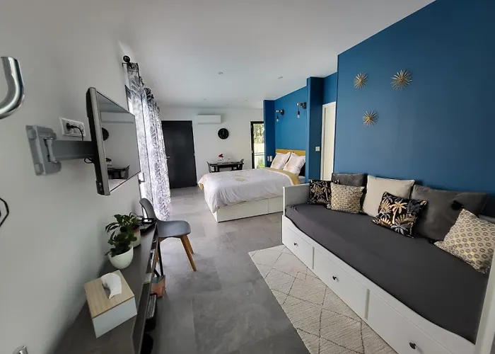 בית הארחה De Poujoles 3*