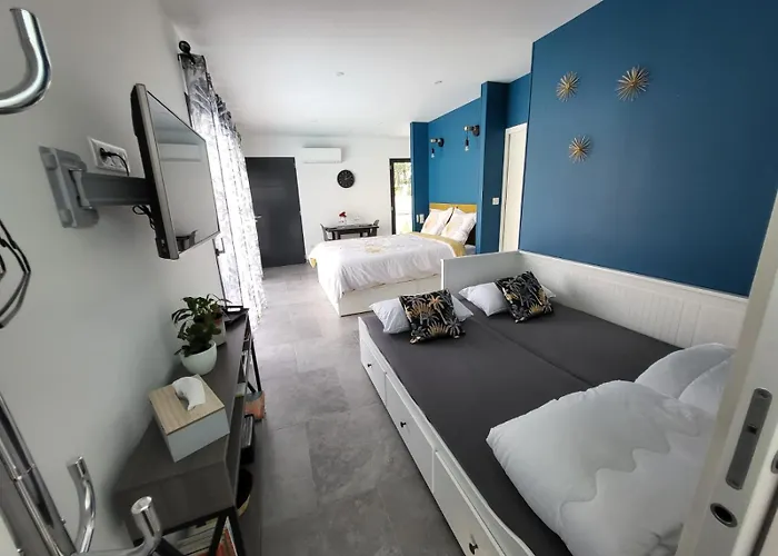 בית הארחה De Poujoles 3*