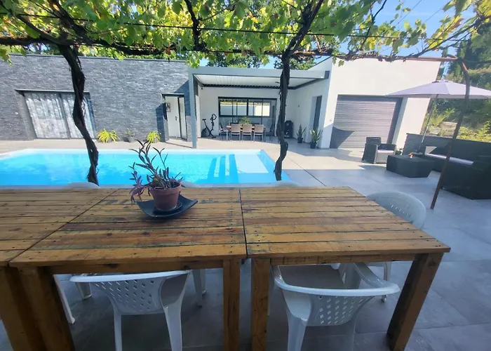 De Poujoles בית הארחה קוסאד